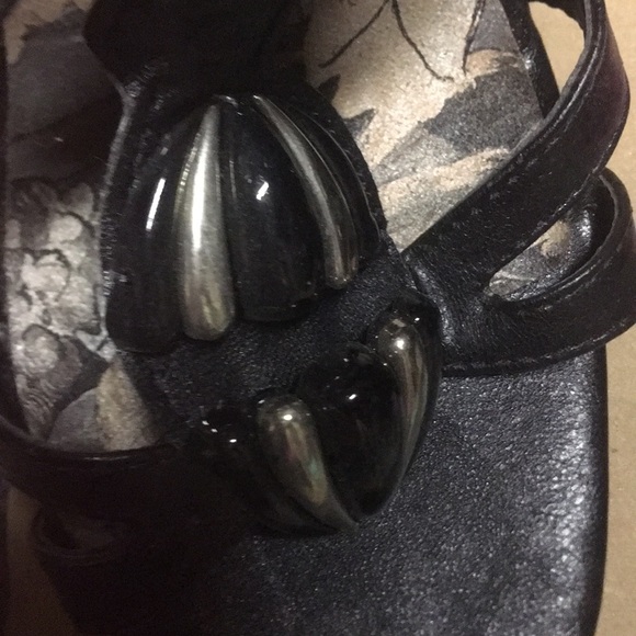 Shoes - Picture 4 of 4